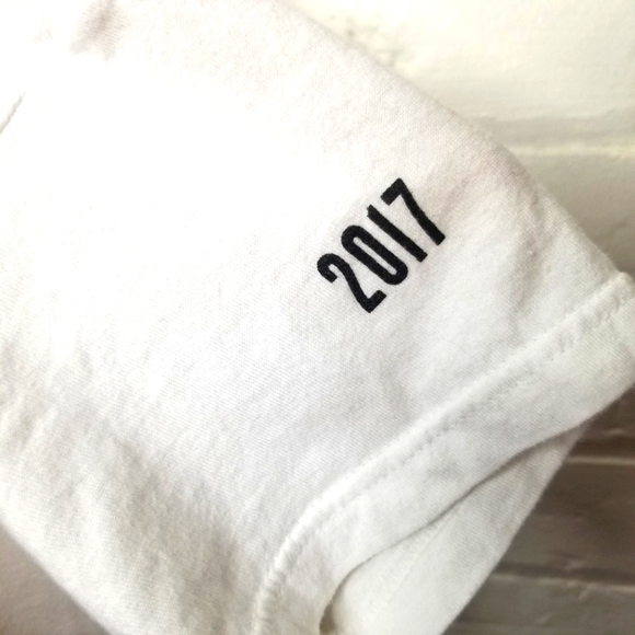 Ariana Grande | Dangerous Women Tour Shirt 2017 - Picture 4 of 6